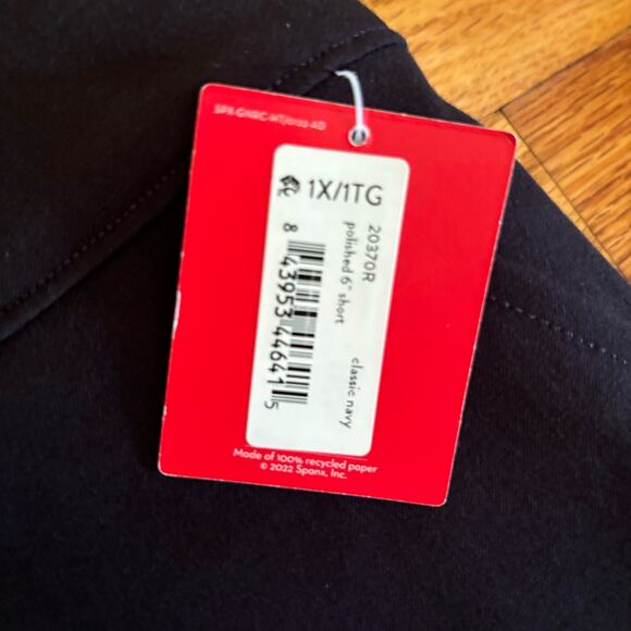 New Spanx Polished 6" Flat Front Shorts Navy Size 1X - Picture 5 of 6